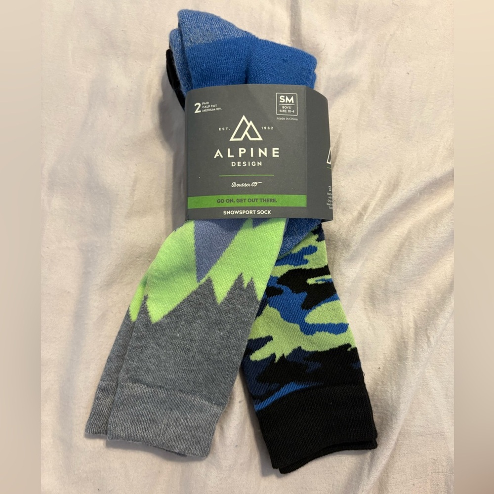 NWT 2 pack Boys Alpine Design Snowsport Socks- Camo and Peaks - Size Small 10-4